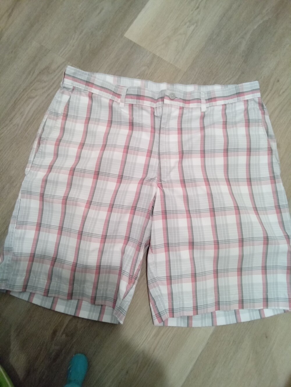 PGA Tour Sz 36 Light Plaid Golf Athletic Performance Shorts White, Red & Gray